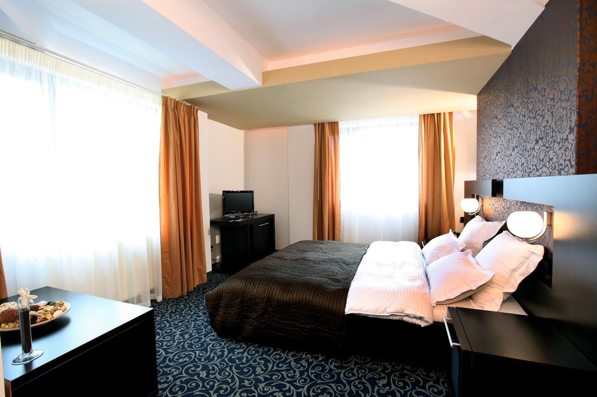 Ambiance Hotel Bukarest Exterior foto